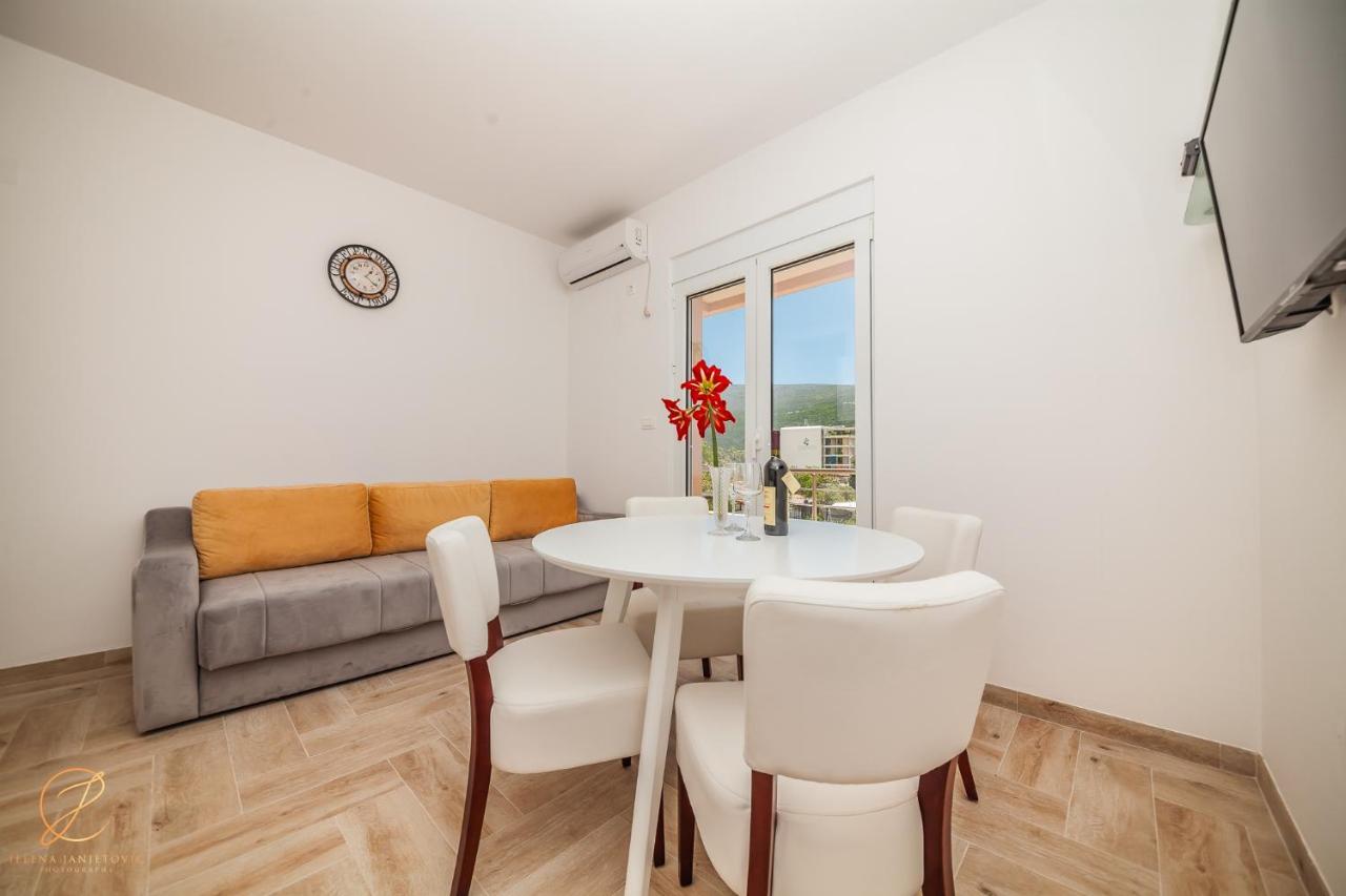הרצג-נובי Apartments Ruzmarin מראה חיצוני תמונה